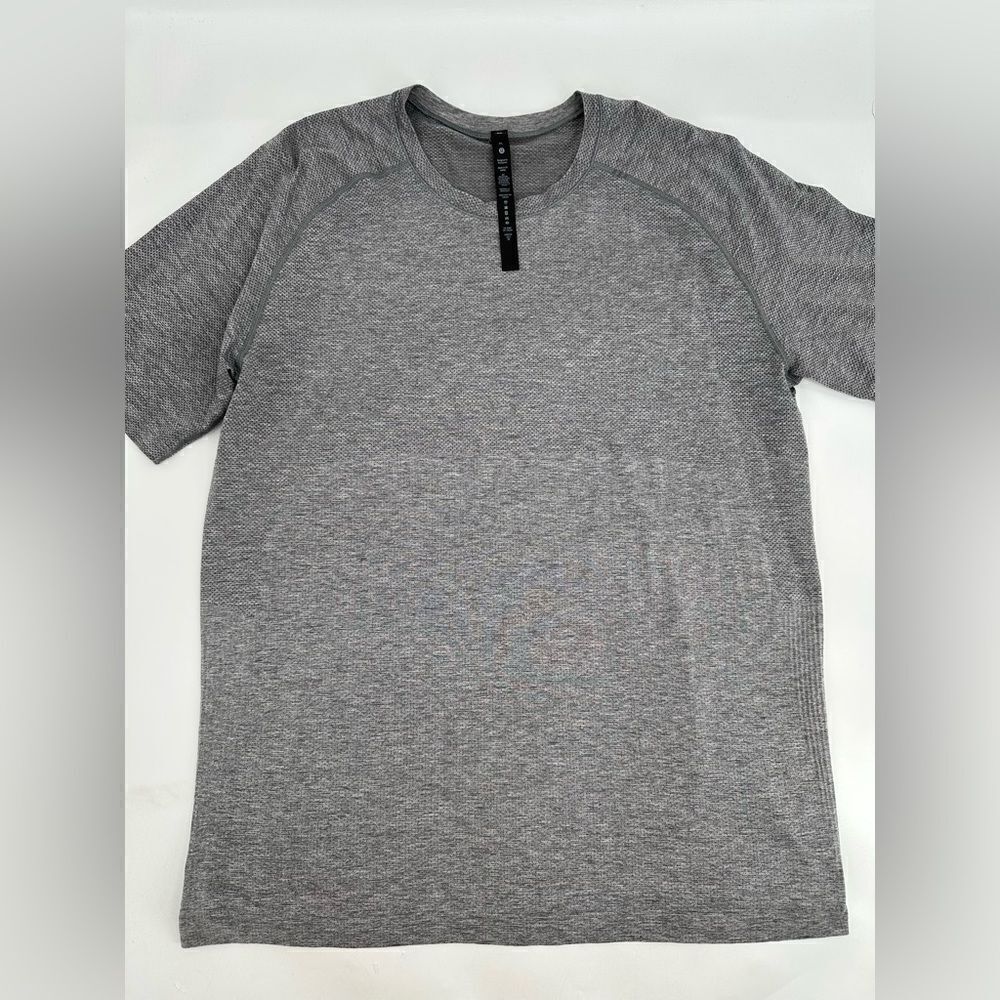 Lululemon Men’s Metal Vent Tech Short Sleeve T-shirt Size XL Grey Athletic